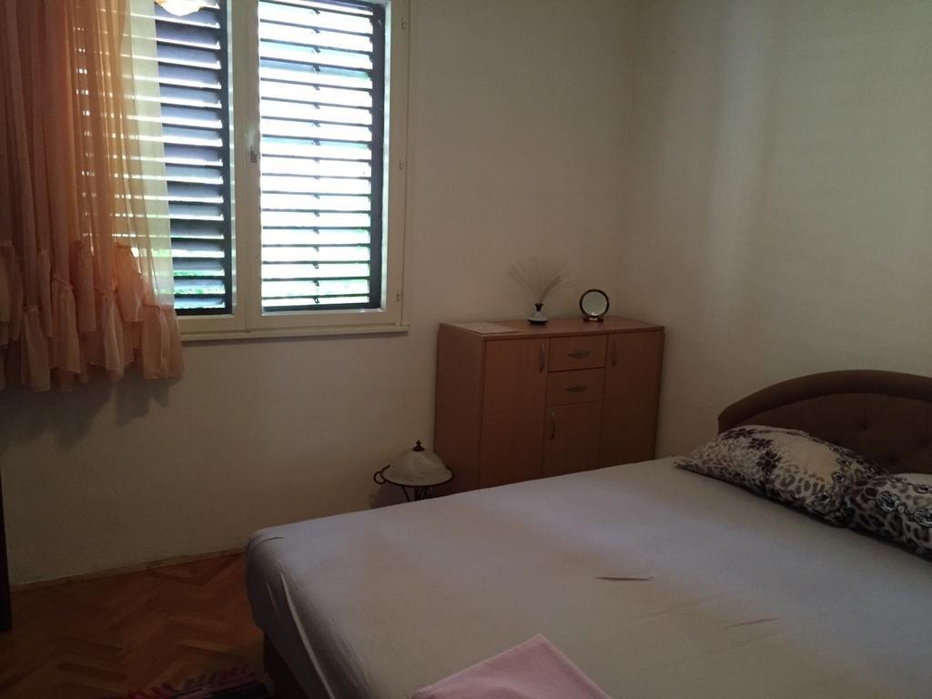 Rakite Apartment Kotor Bilik gambar